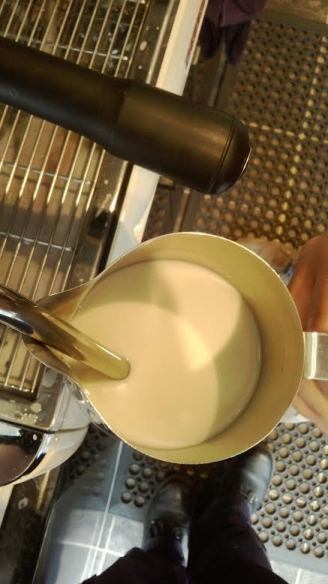 Positioning of the steam wand in the milk pitcher