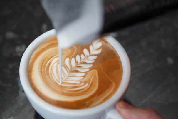 step-4-swipe-create-latte-art-symmetry